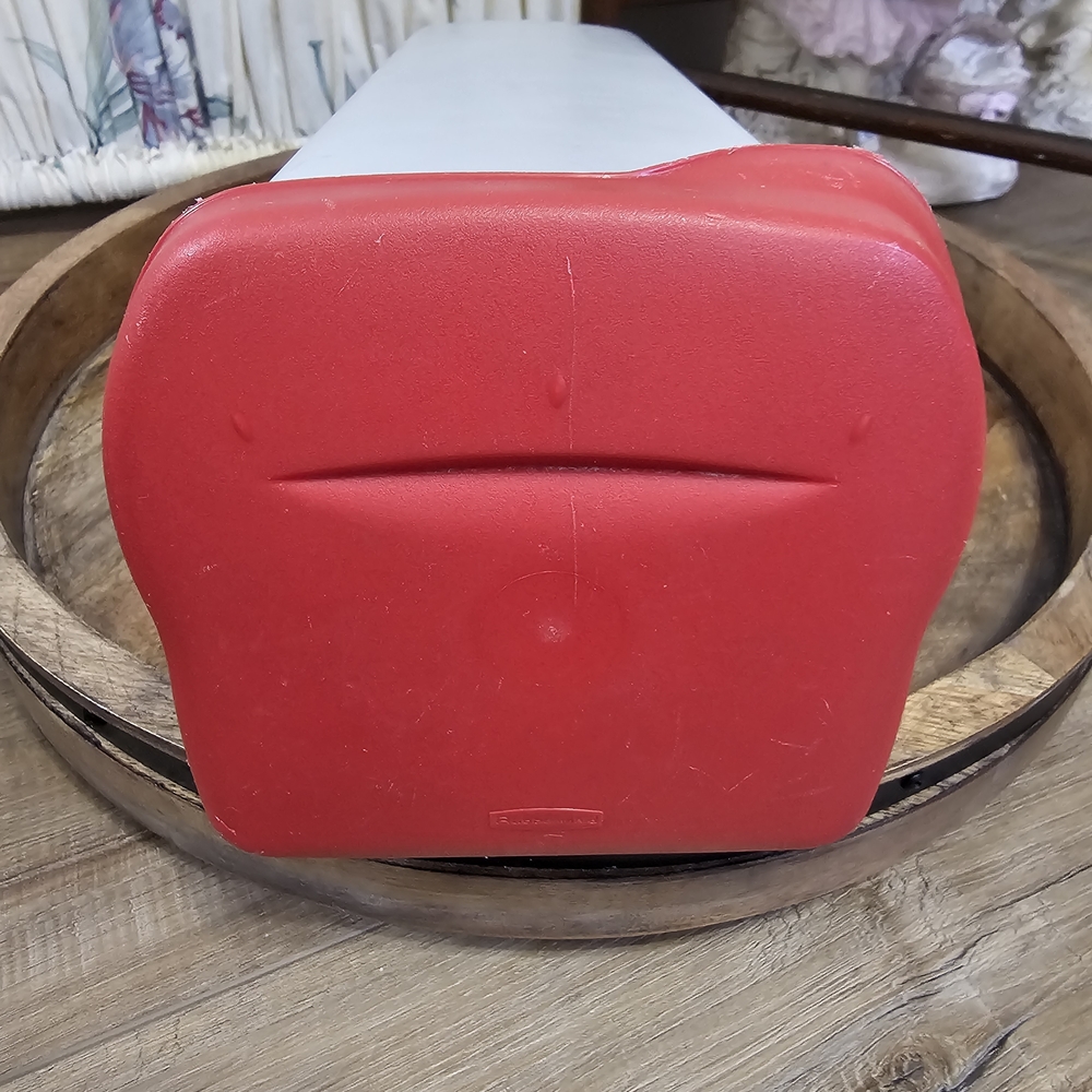 Red and White Kitchen Slicer